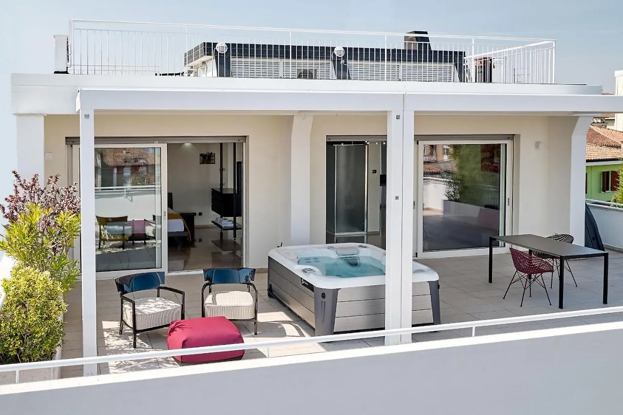 Luxury Suite La Finestra Sul Lago Peschiera del Garda Italien