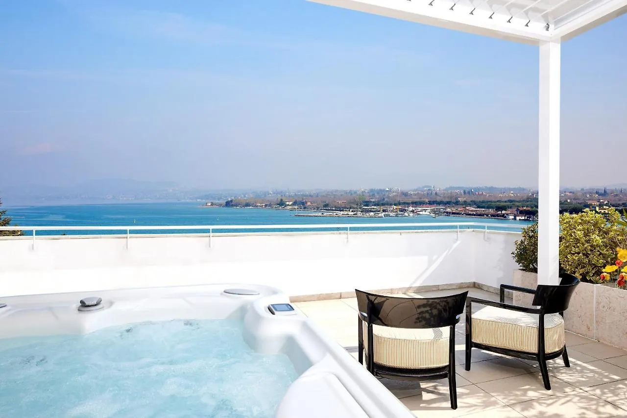 Apartment Luxury Suite La Finestra Sul Lago Peschiera del Garda