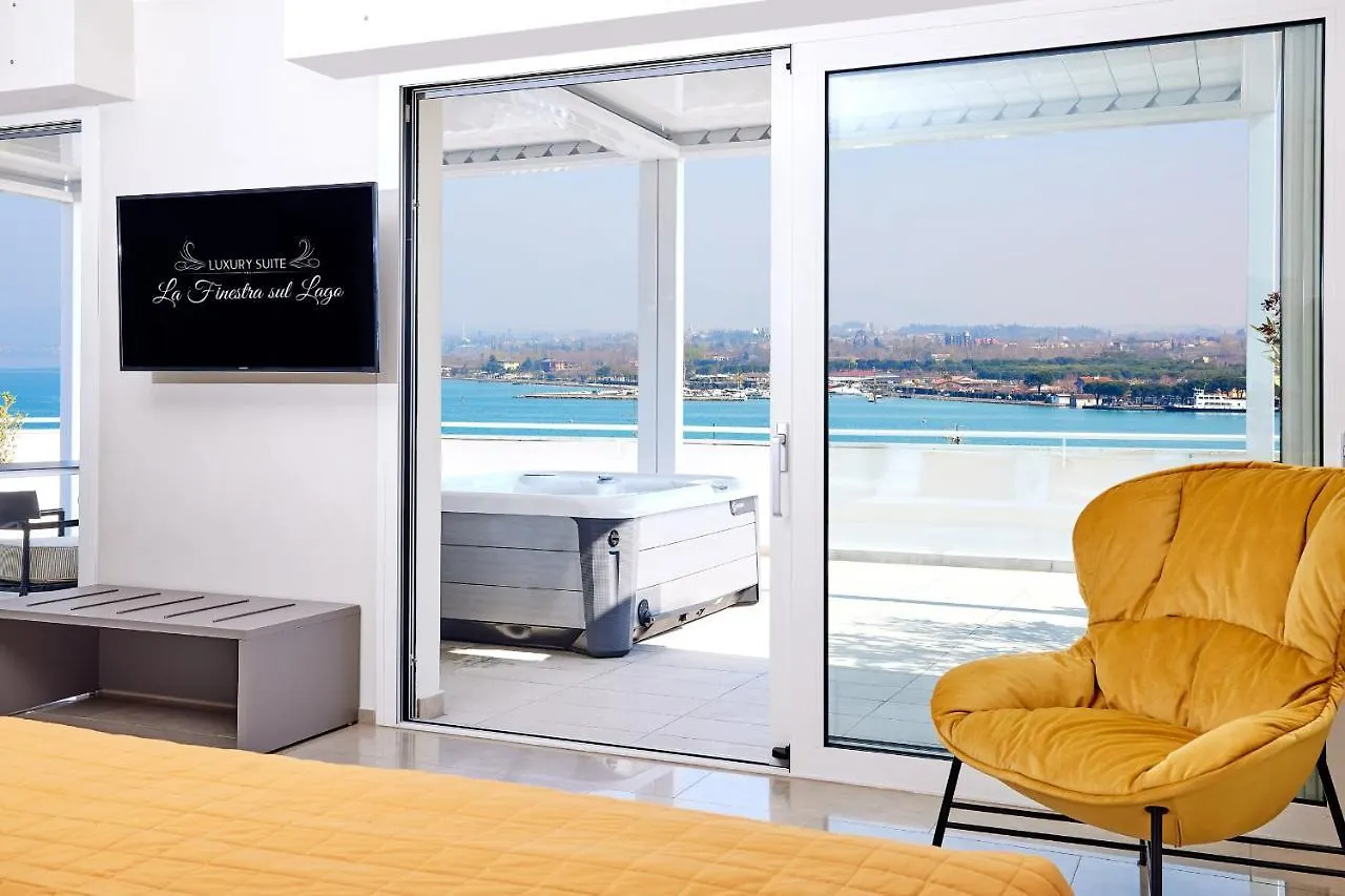 Luxury Suite La Finestra Sul Lago Peschiera del Garda Apartment