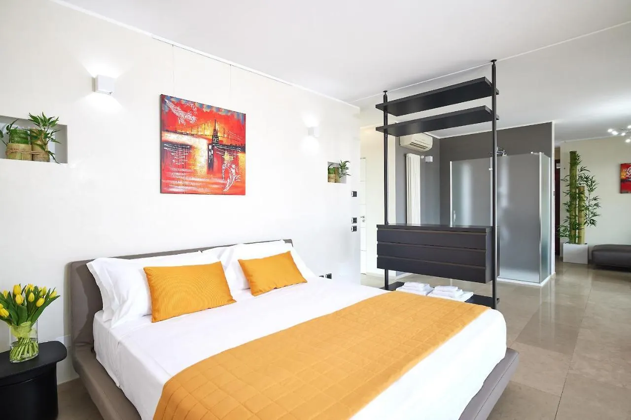 Apartment Luxury Suite La Finestra Sul Lago Peschiera del Garda