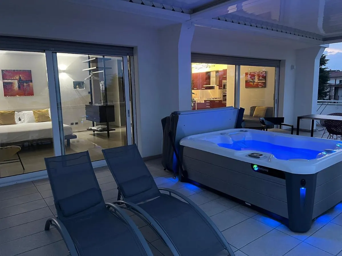 Apartment Luxury Suite La Finestra Sul Lago Peschiera del Garda Italy